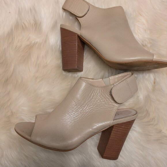 Pegabo Leather Block Heel Peep Toe Sandal - Picture 1 of 5